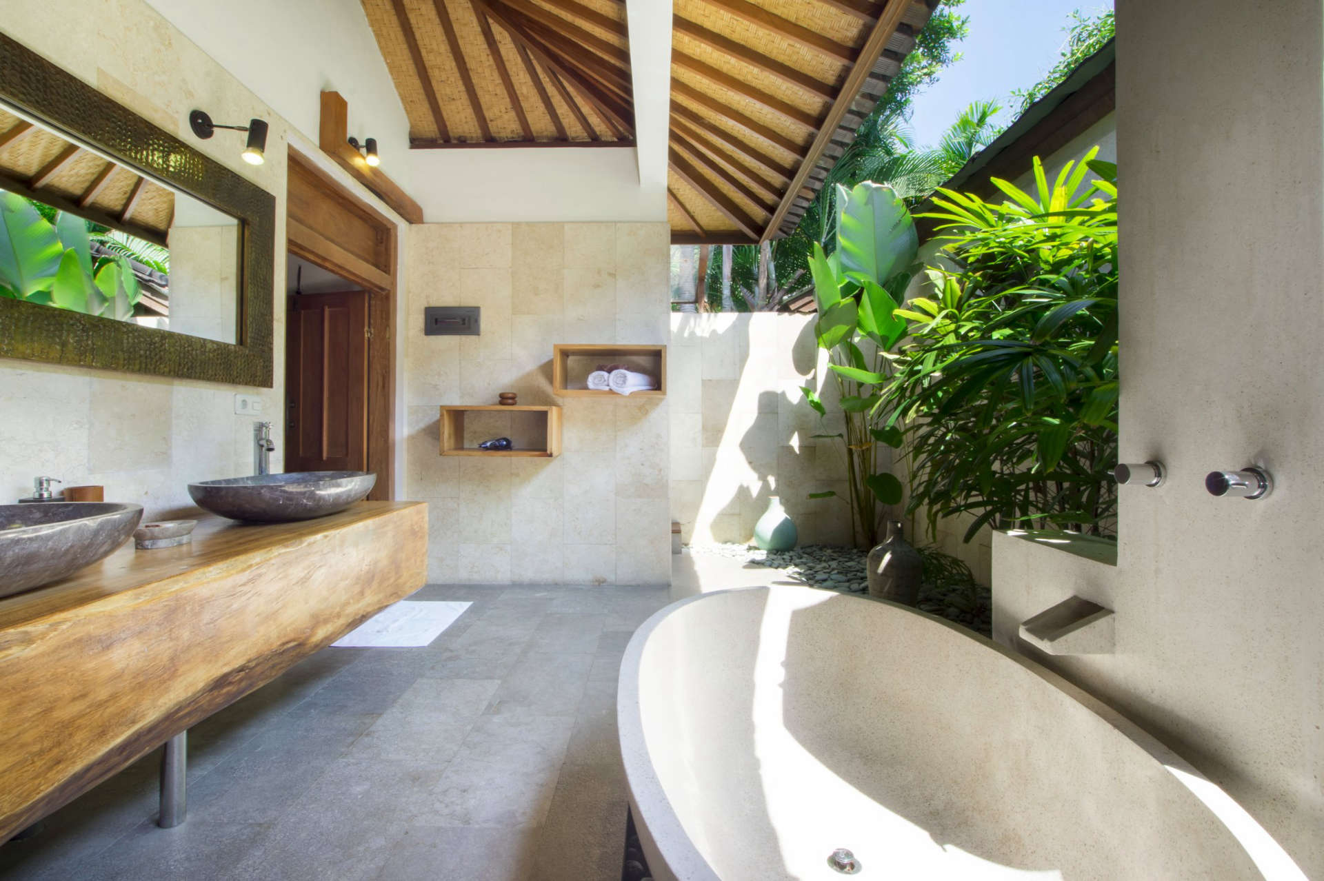 5 Star Villa in Bali, Minutes from the Beach, Bali Villa 2065