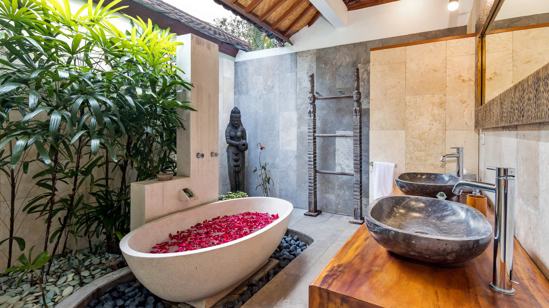 5 Star Villa in Bali, Minutes from the Beach, Bali Villa 2065