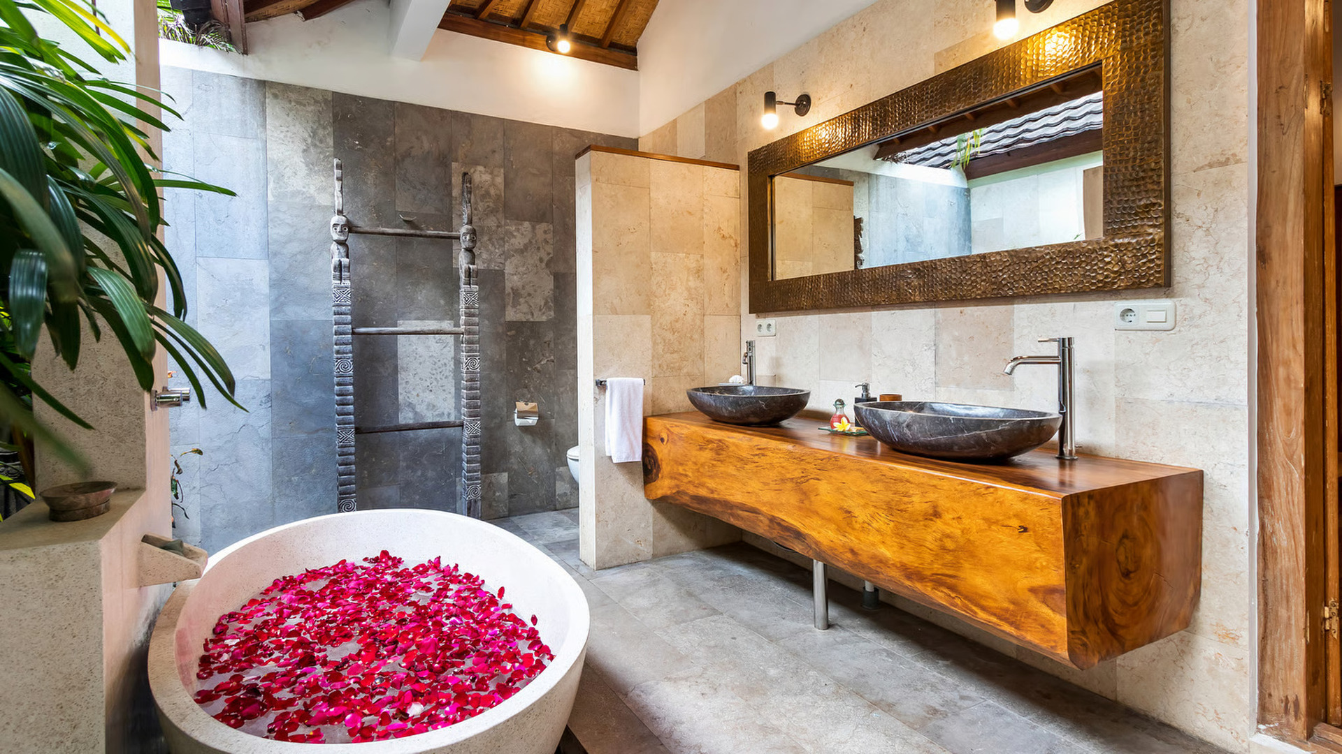 5 Star Villa in Bali, Minutes from the Beach, Bali Villa 2065