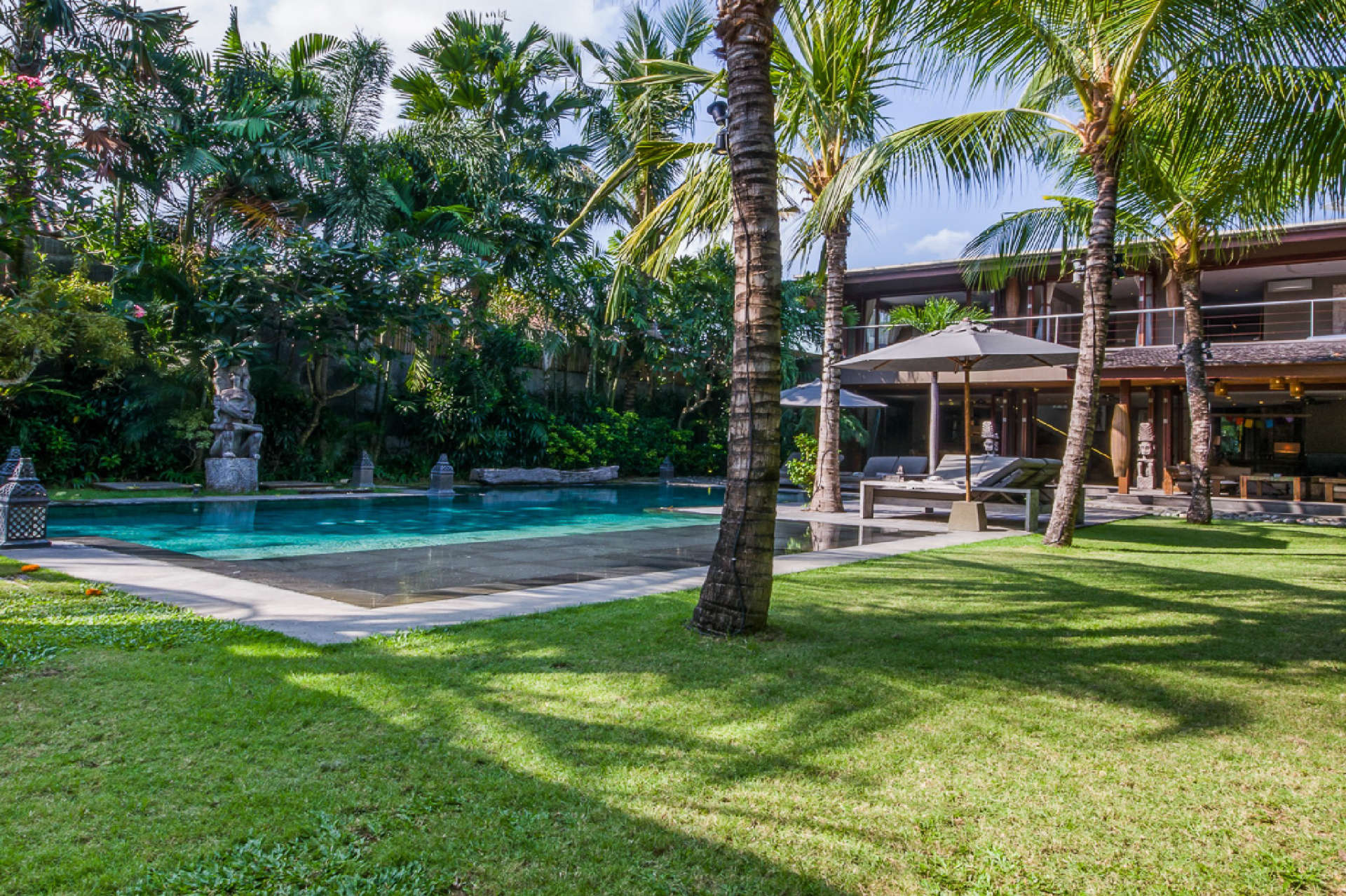 Rent a Luxury Villa in Bali Close to the Beach, Bali Villa 2086