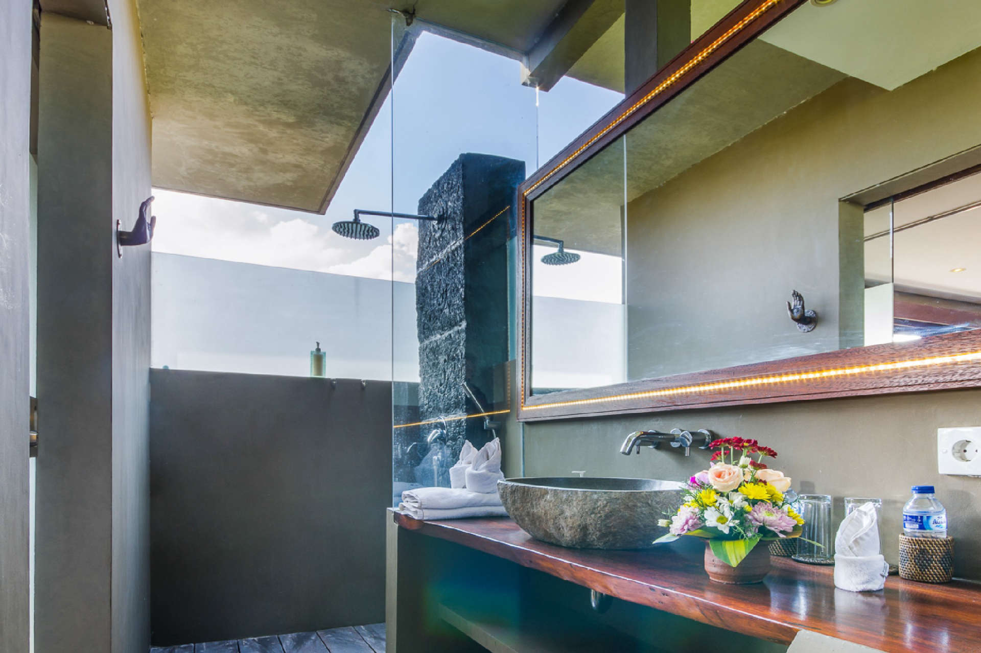 Rent a Luxury Villa in Bali Close to the Beach, Bali Villa 2086
