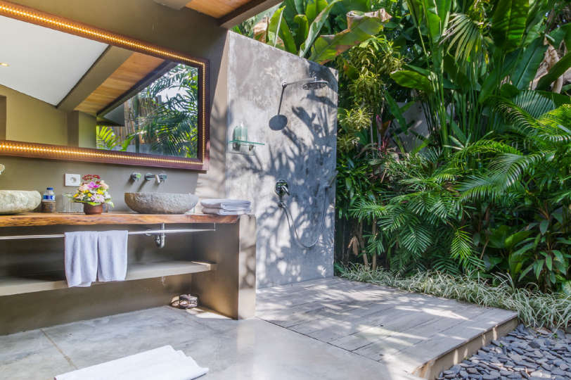 Rent a Luxury Villa in Bali Close to the Beach, Bali Villa 2086