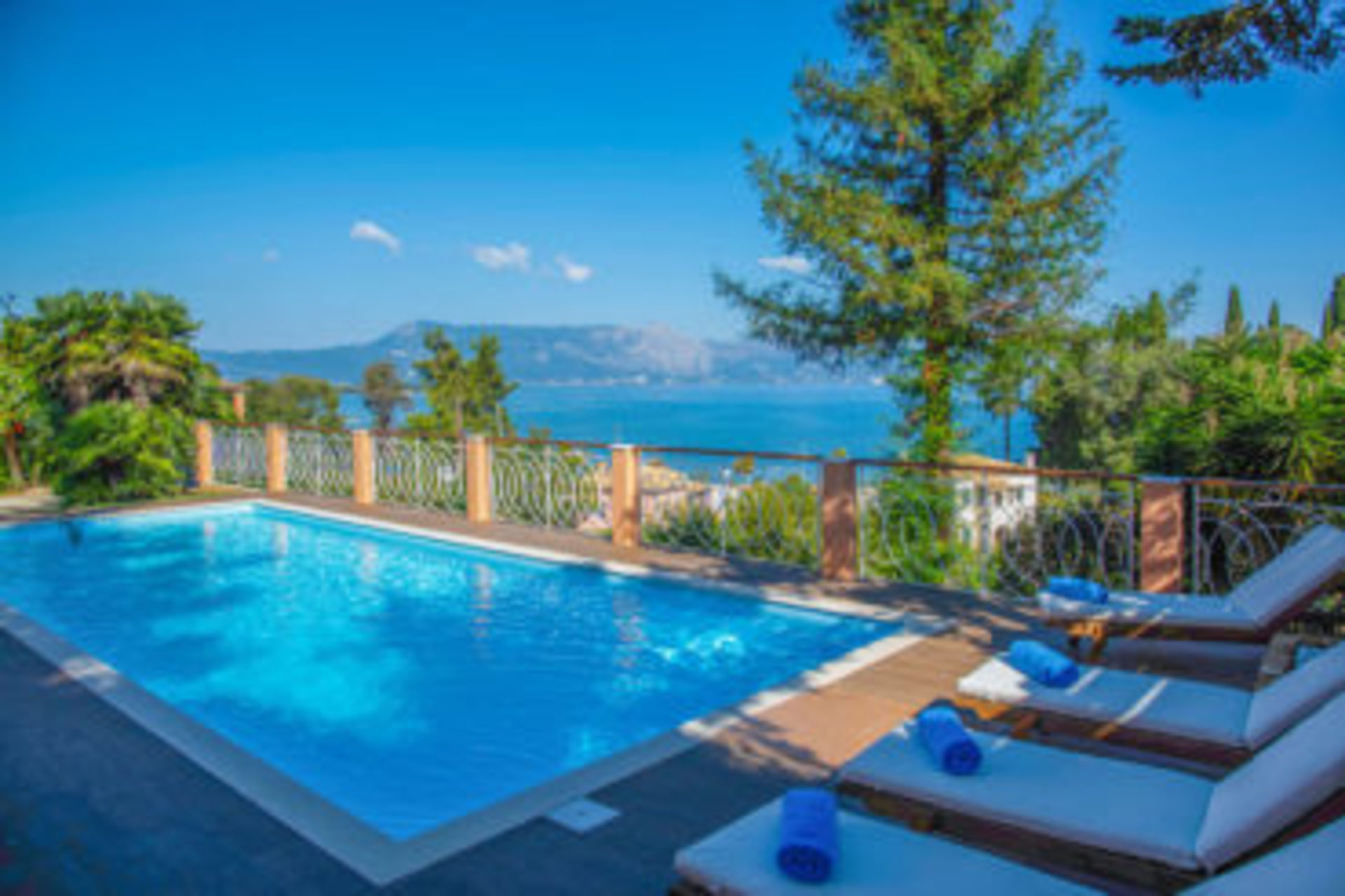 Private Pool & Breathtaking Views, Corfu Villa 1000