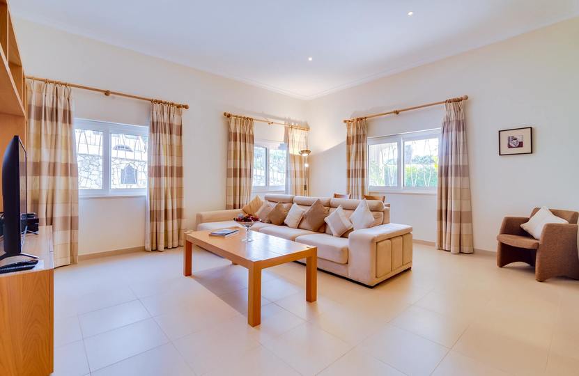 5 Star Villa Amari - Heatable Pool & Private Garden