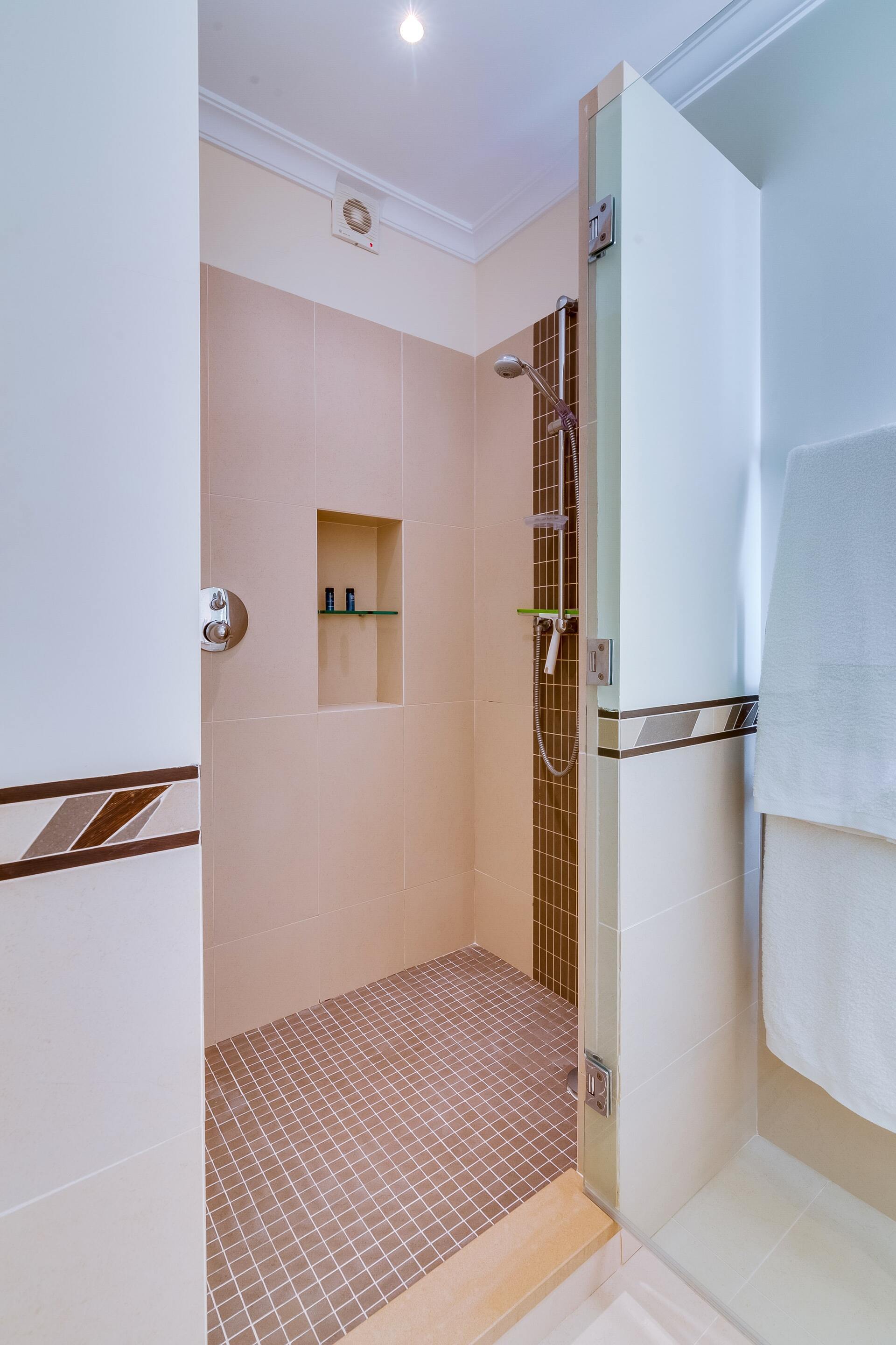 5 Star Villa Amari - Heatable Pool & Private Garden