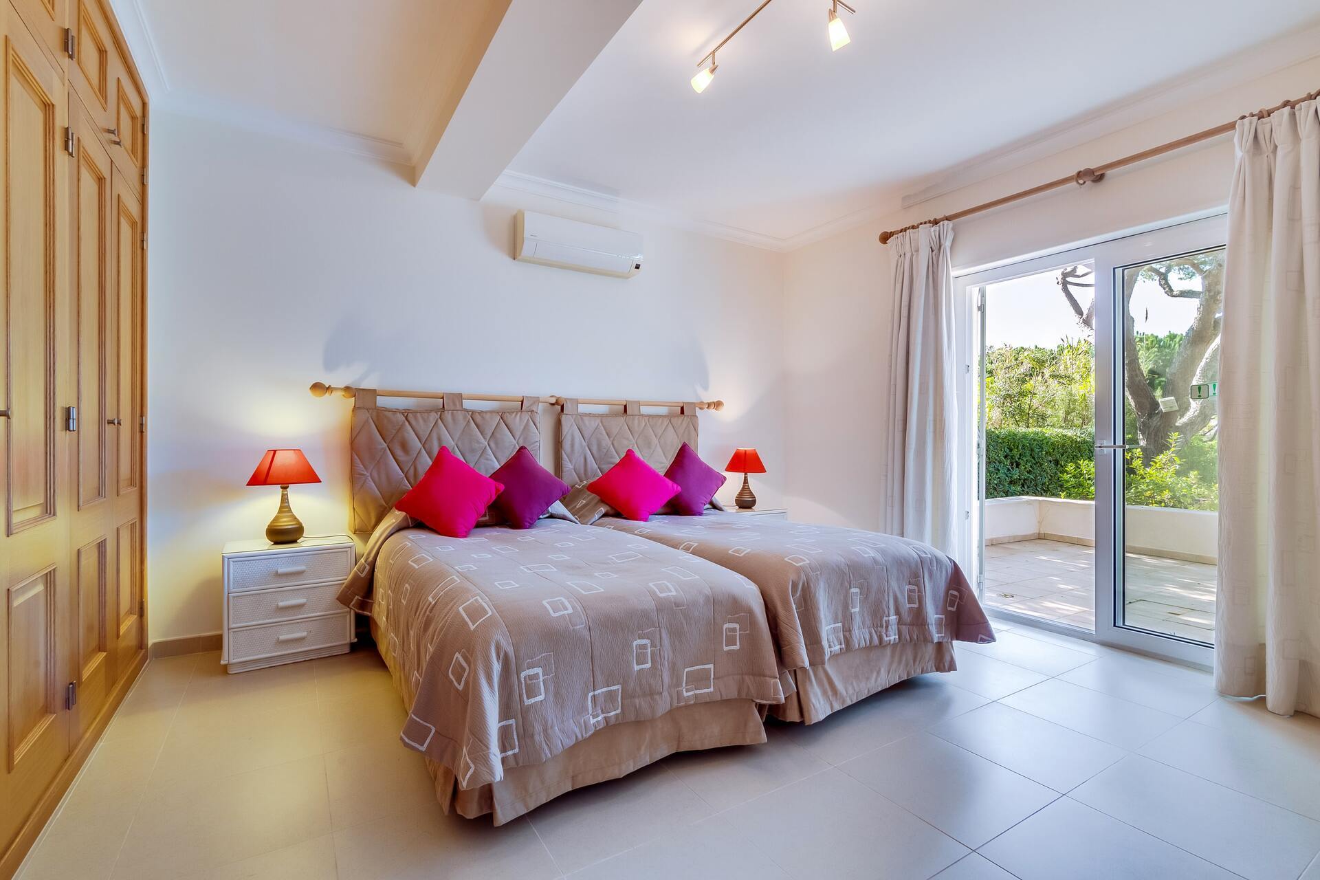 5 Star Villa Amari - Heatable Pool & Private Garden
