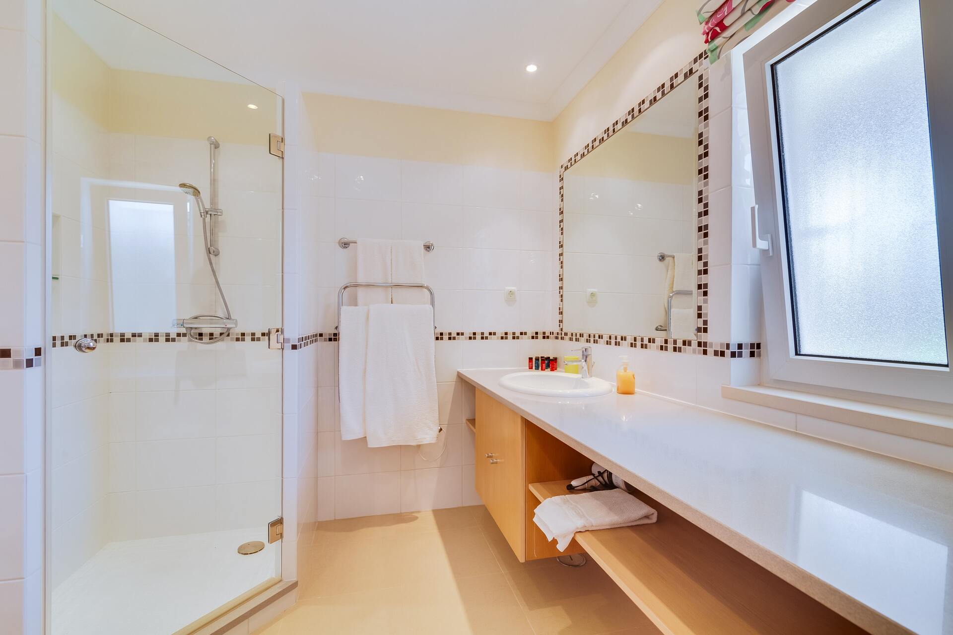 5 Star Villa Amari - Heatable Pool & Private Garden