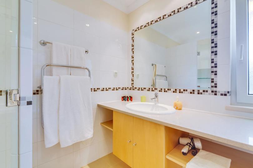 5 Star Villa Amari - Heatable Pool & Private Garden