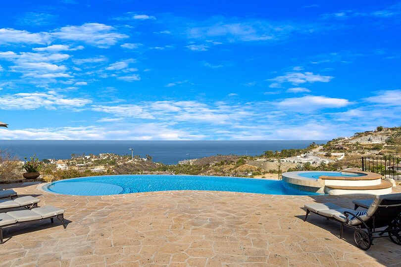 Luxury 5-Star Villa in San José: Pool & Beach Bliss!