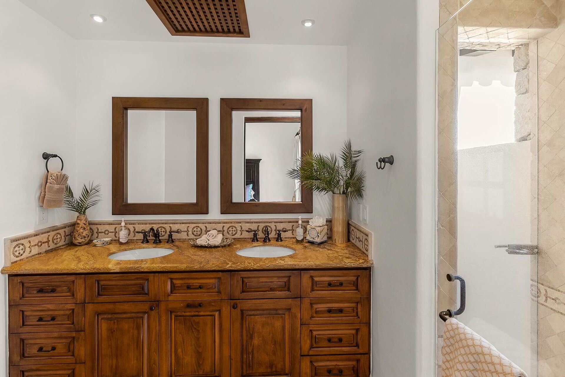 Luxury 5-Star Villa in San José: Pool & Beach Bliss!