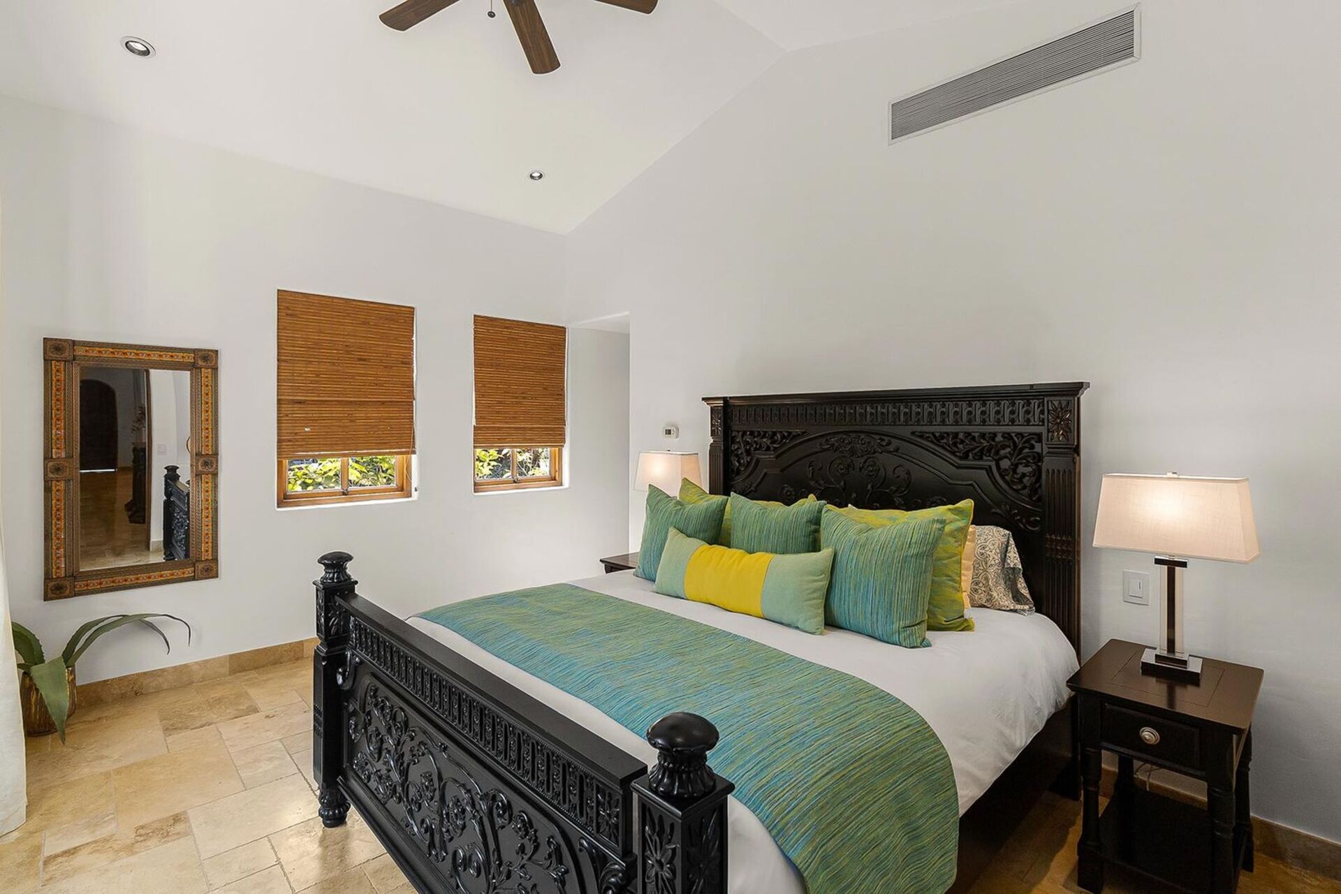 Luxury 5-Star Villa in San José: Pool & Beach Bliss!