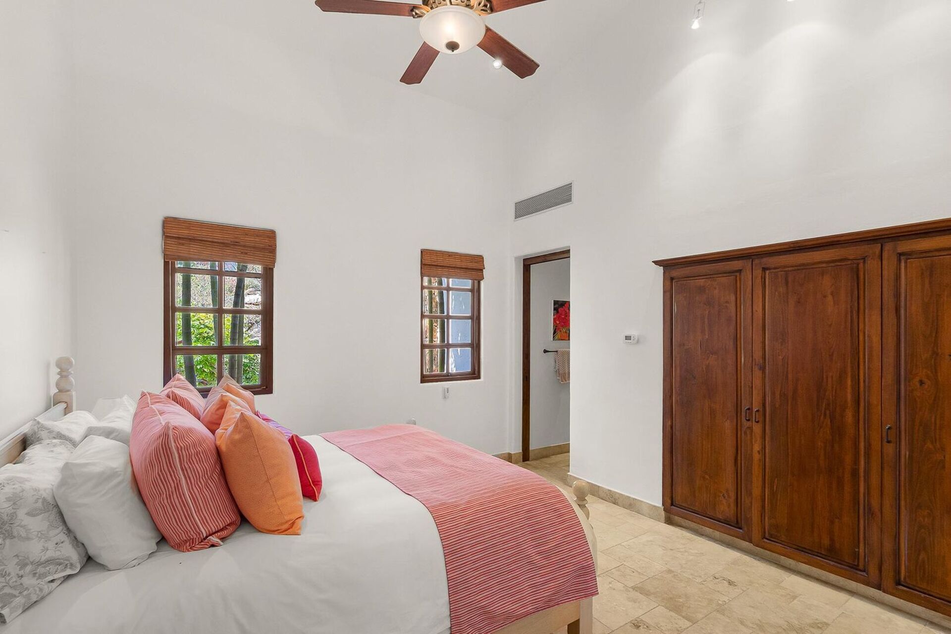 Luxury 5-Star Villa in San José: Pool & Beach Bliss!