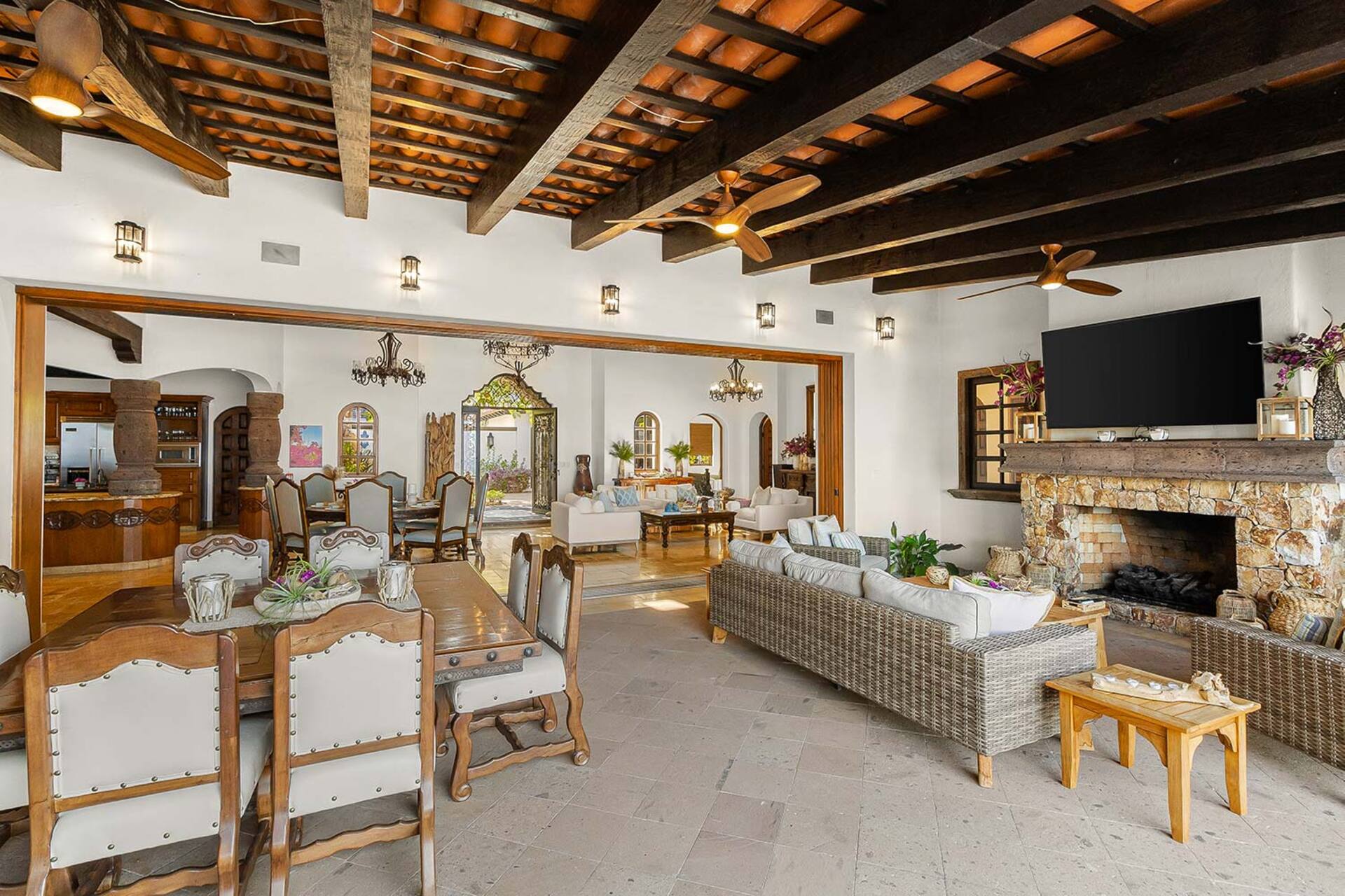 Luxury 5-Star Villa in San José: Pool & Beach Bliss!