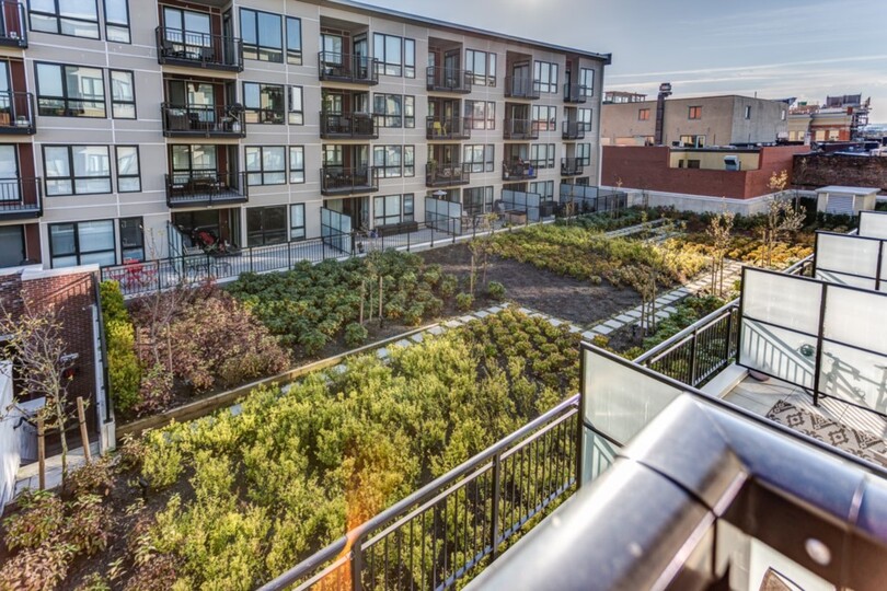 Beautiful 5 Star Home minutes from City Centre, Vancouver Island Apartment 1003