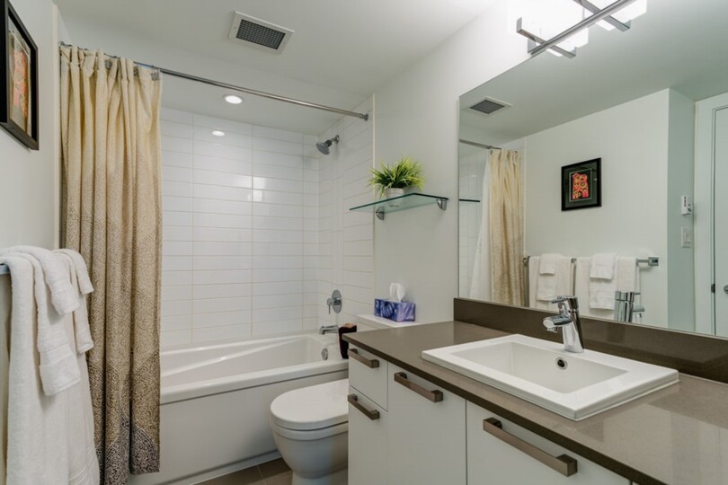 Beautiful 5 Star Home minutes from City Centre, Vancouver Island Apartment 1003
