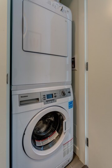 Beautiful 5 Star Home minutes from City Centre, Vancouver Island Apartment 1003