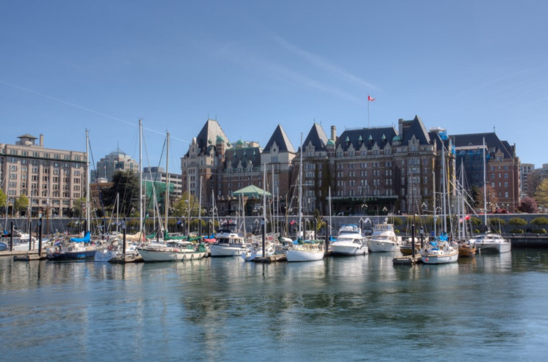 Beautiful 5 Star Home minutes from City Centre, Vancouver Island Apartment 1003