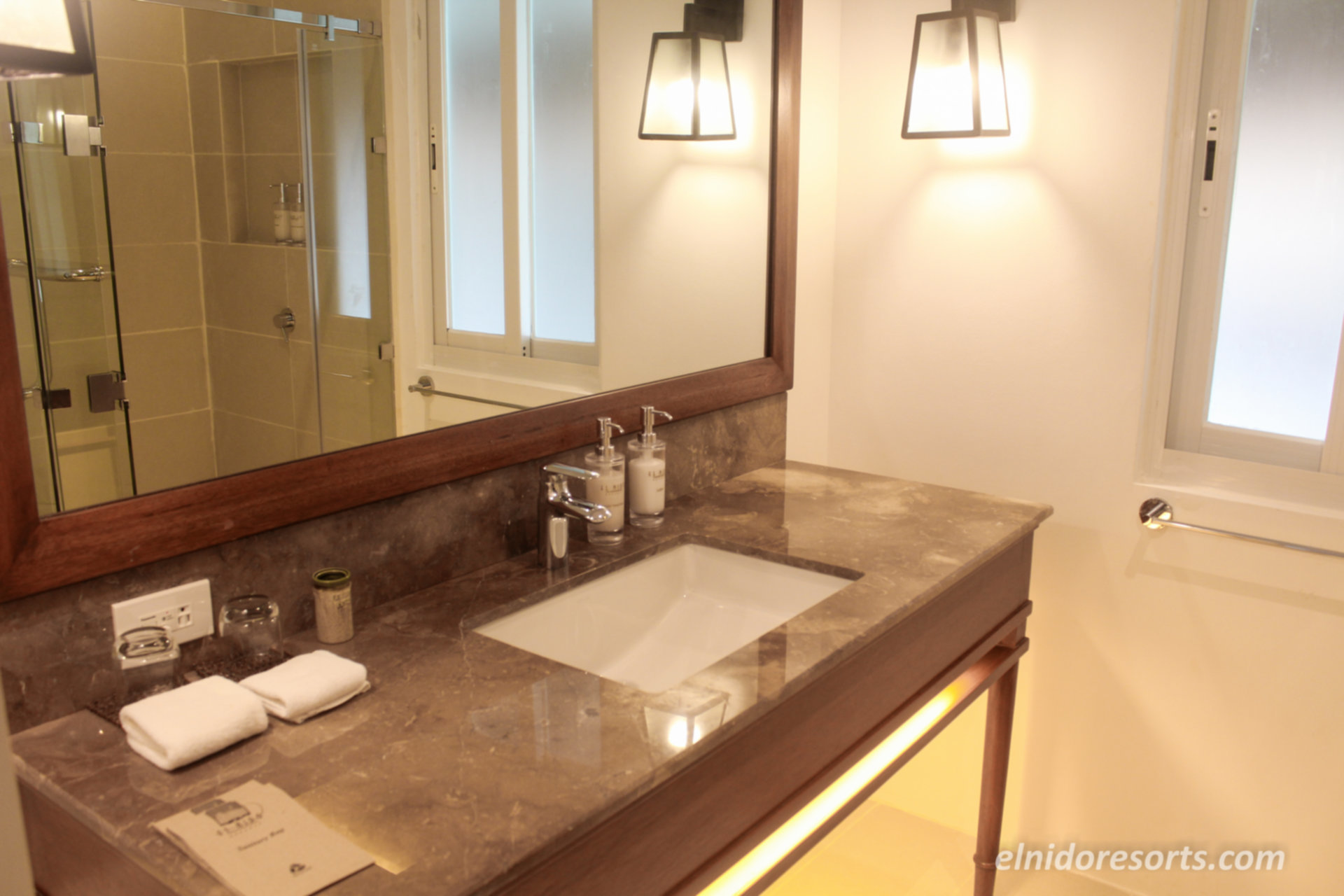 Beautiful 5 Star Loft Water Cottage with Sea Views on Apulit Island Resort, El Nido Cottage 1002