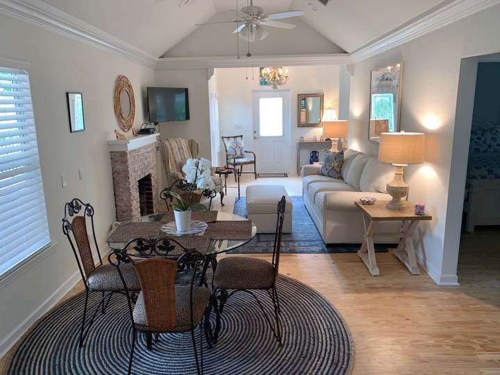 Picture Renting This Beautiful 4 Bedroom Cottage in West Palm Beach, West Palm Beach Cottage 1856