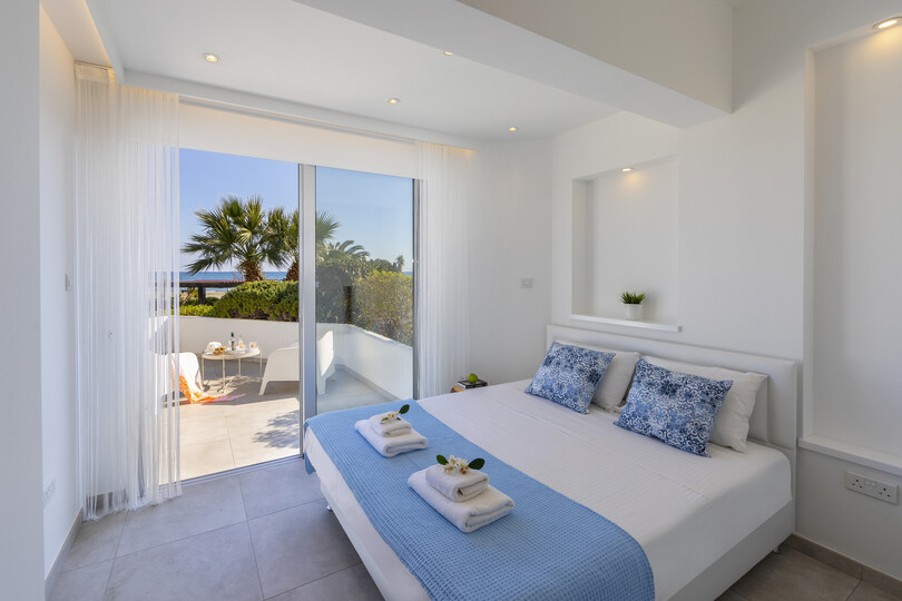 Imagine You and Your Family Renting this Perfect Beachfront Apartment, Larnaca Apartment 1388