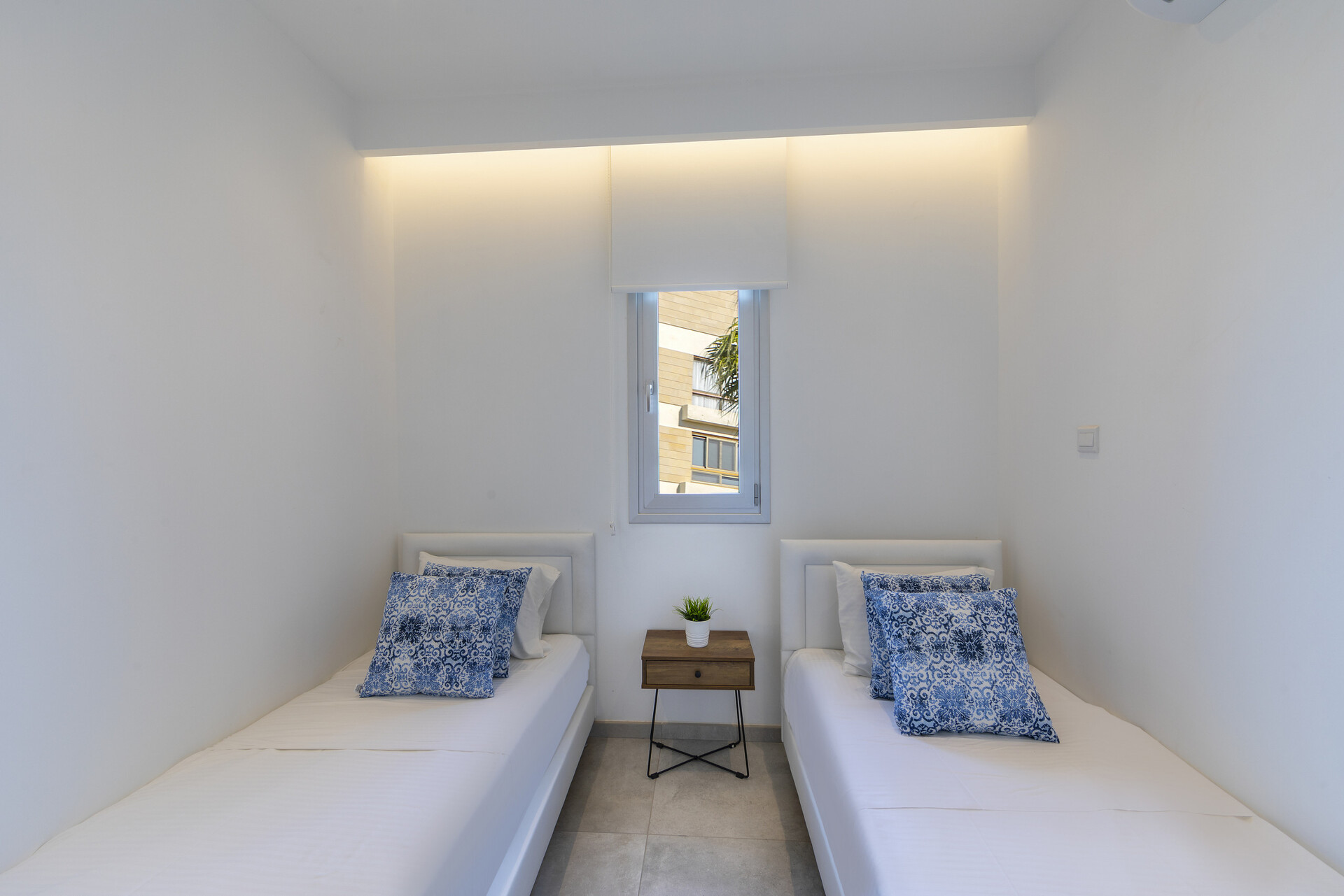 Imagine You and Your Family Renting this Perfect Beachfront Apartment, Larnaca Apartment 1388