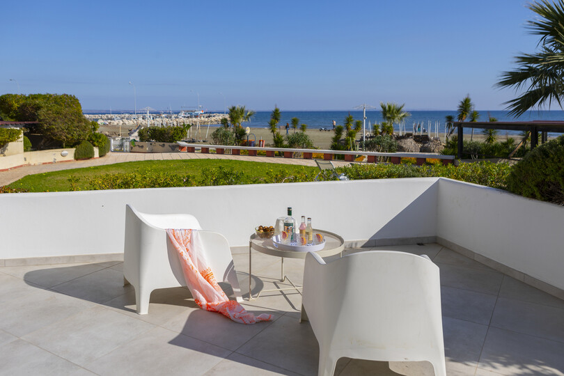 Imagine You and Your Family Renting this Perfect Beachfront Apartment, Larnaca Apartment 1388