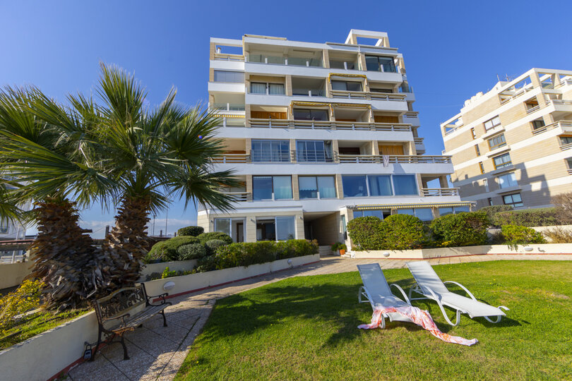 Imagine You and Your Family Renting this Perfect Beachfront Apartment, Larnaca Apartment 1388