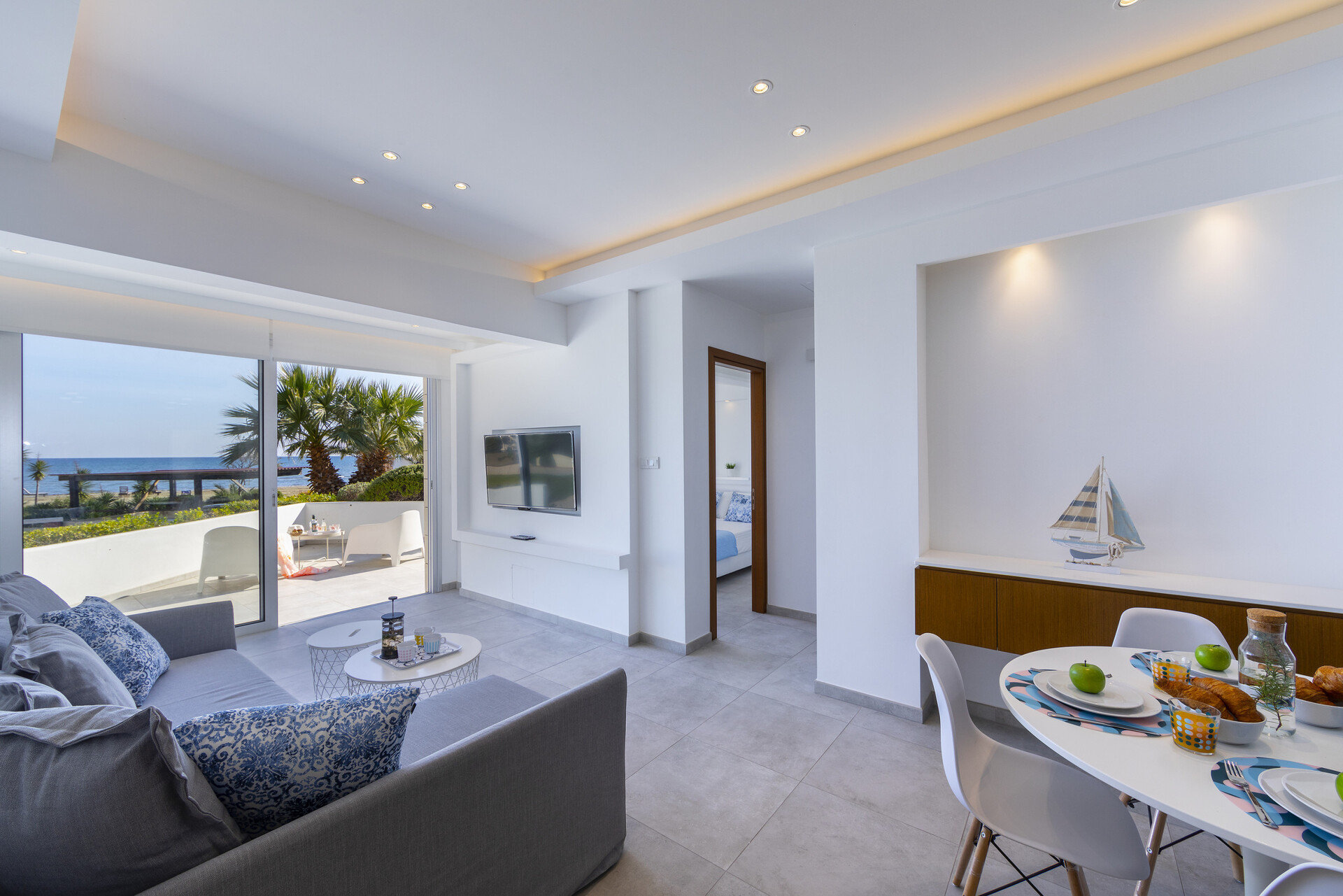 Imagine You and Your Family Renting this Perfect Beachfront Apartment, Larnaca Apartment 1388