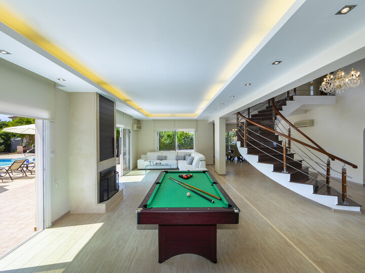 You and Your Family will love this Beachfront Villa, Larnaca Villa 1400