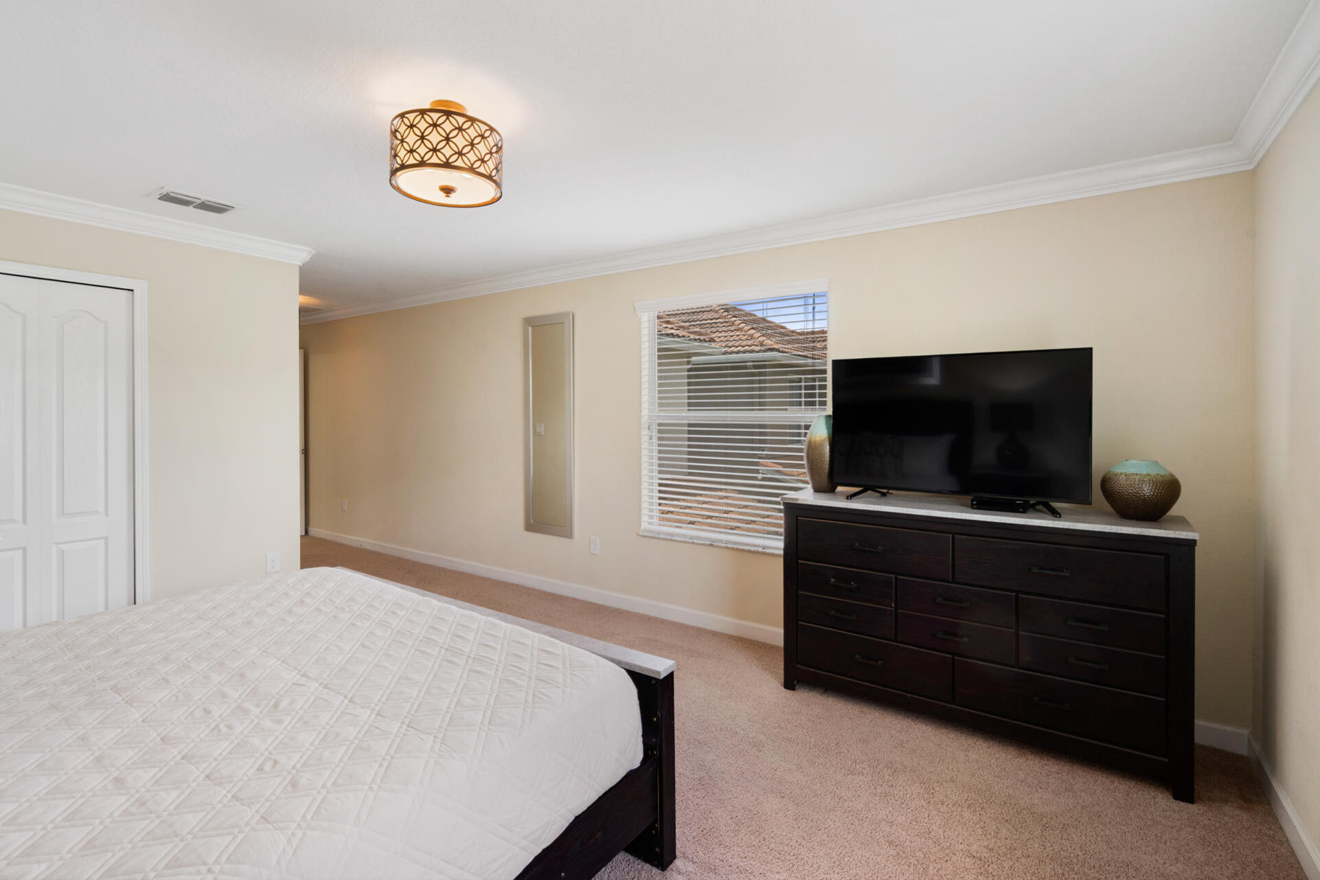 Master King Bedroom 2 48" TV