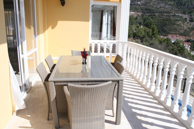 Outdoor patio area, just off the open plan living room