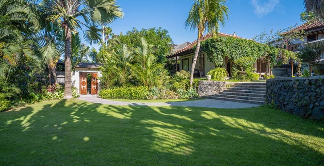 You Will Love This Authentic 5 Star Villa, Fully Staffed and Private Chef, Bali Villa 2124