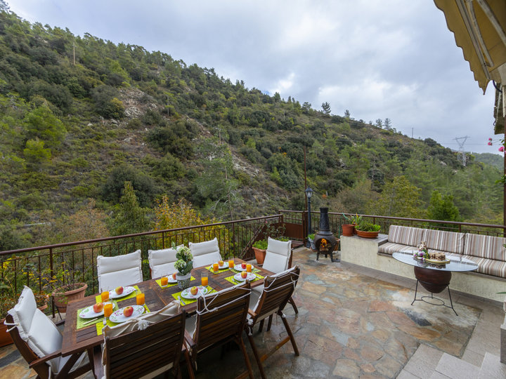 You and Your Family will love this Villa close to the beautiful town of Limassol, Limassol Villa 1003