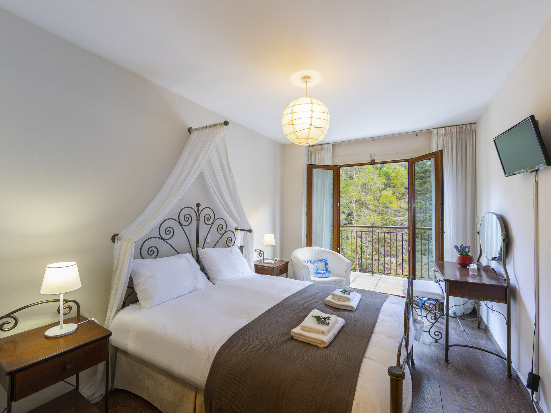 You and Your Family will love this Villa close to the beautiful town of Limassol, Limassol Villa 1003