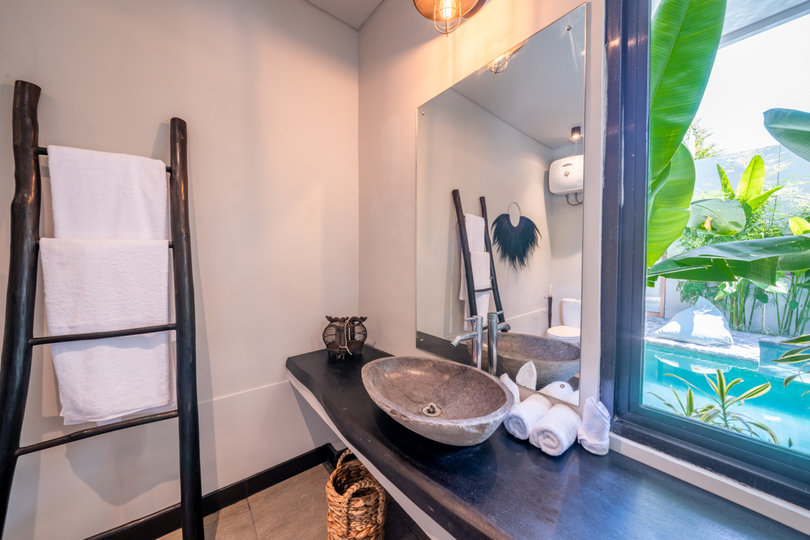 Luxury 4-Bedroom Holiday Rental Near Berawa Beach, Bali Villa 2094