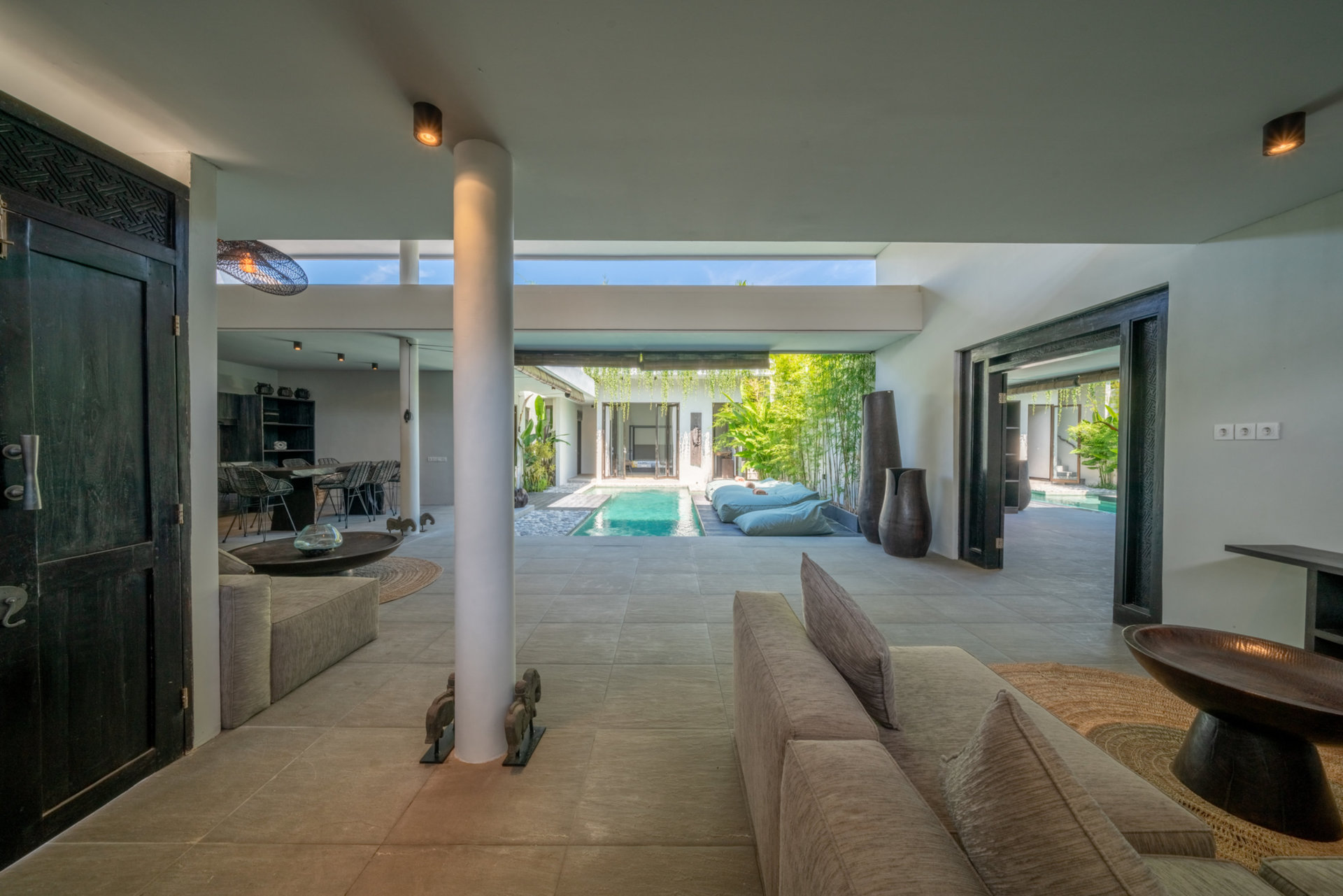 Luxury 4-Bedroom Holiday Rental Near Berawa Beach, Bali Villa 2094