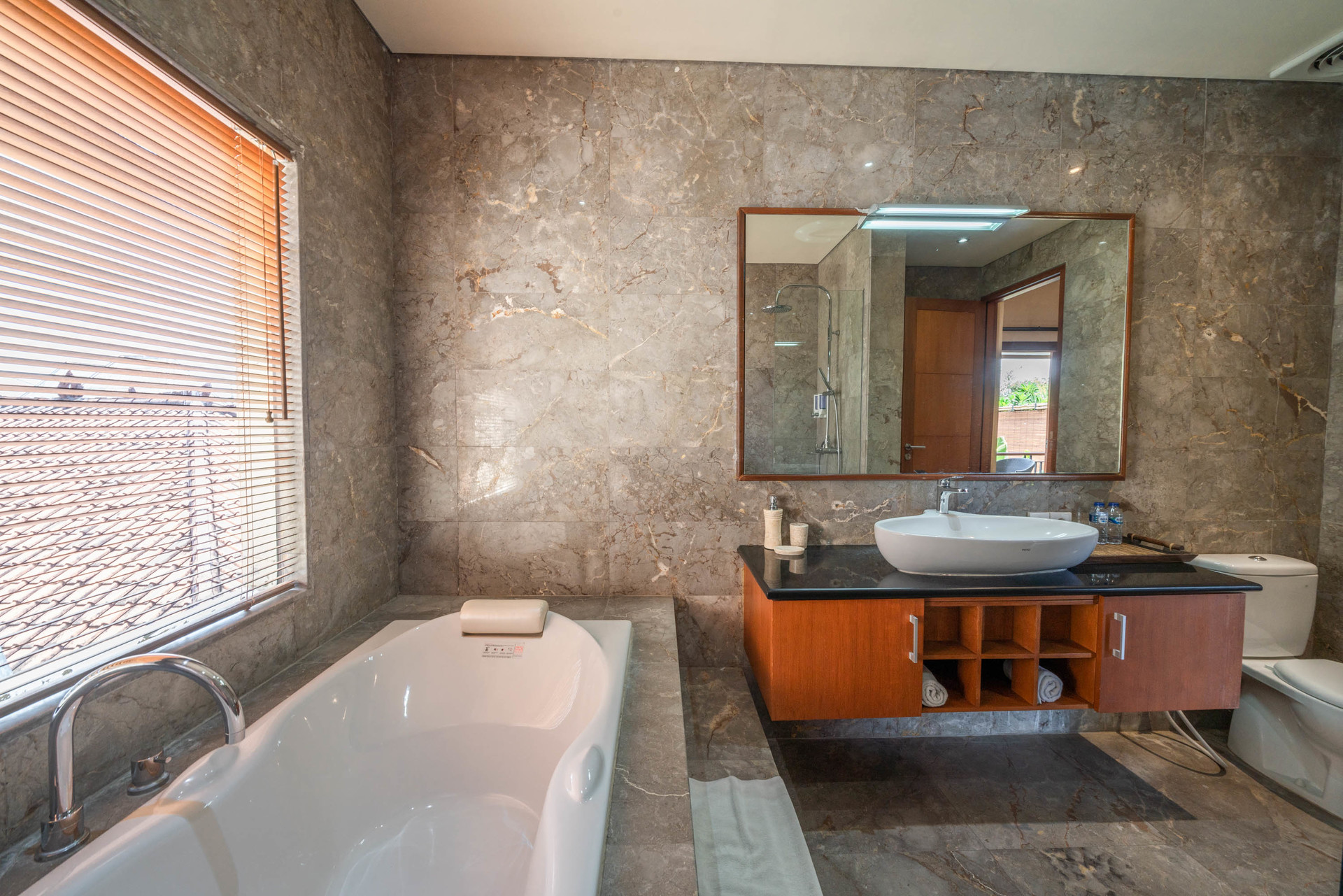 Imagine Your Family Renting a Luxury 3 Bedroom Holiday Villa Close to Kabupaten Badung Double Six Beach, Bali Villa 2105