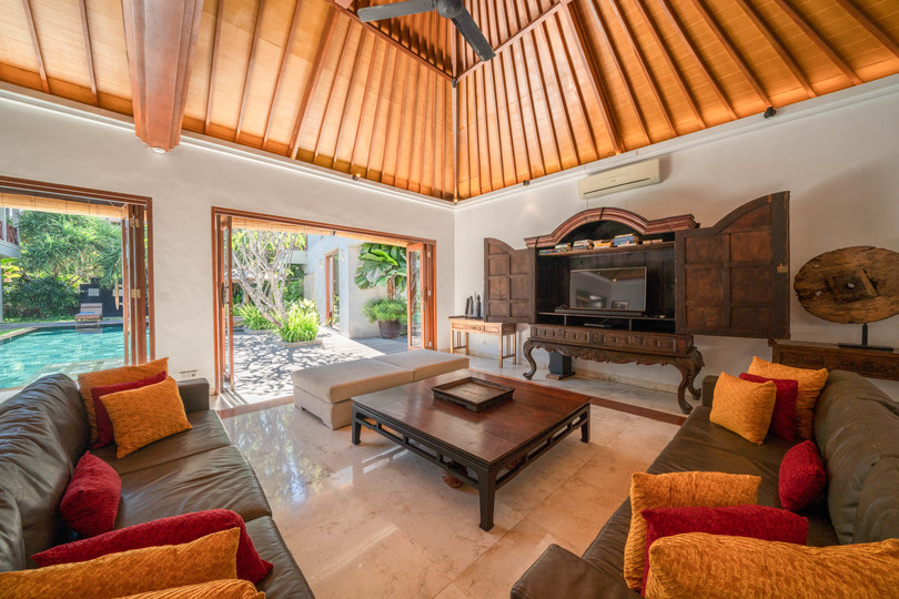 The Complete Guide to Renting Your Exclusive Holiday Villa in Kabupaten Badung with Private Pool and Fully Staffed, Bali Villa 2113