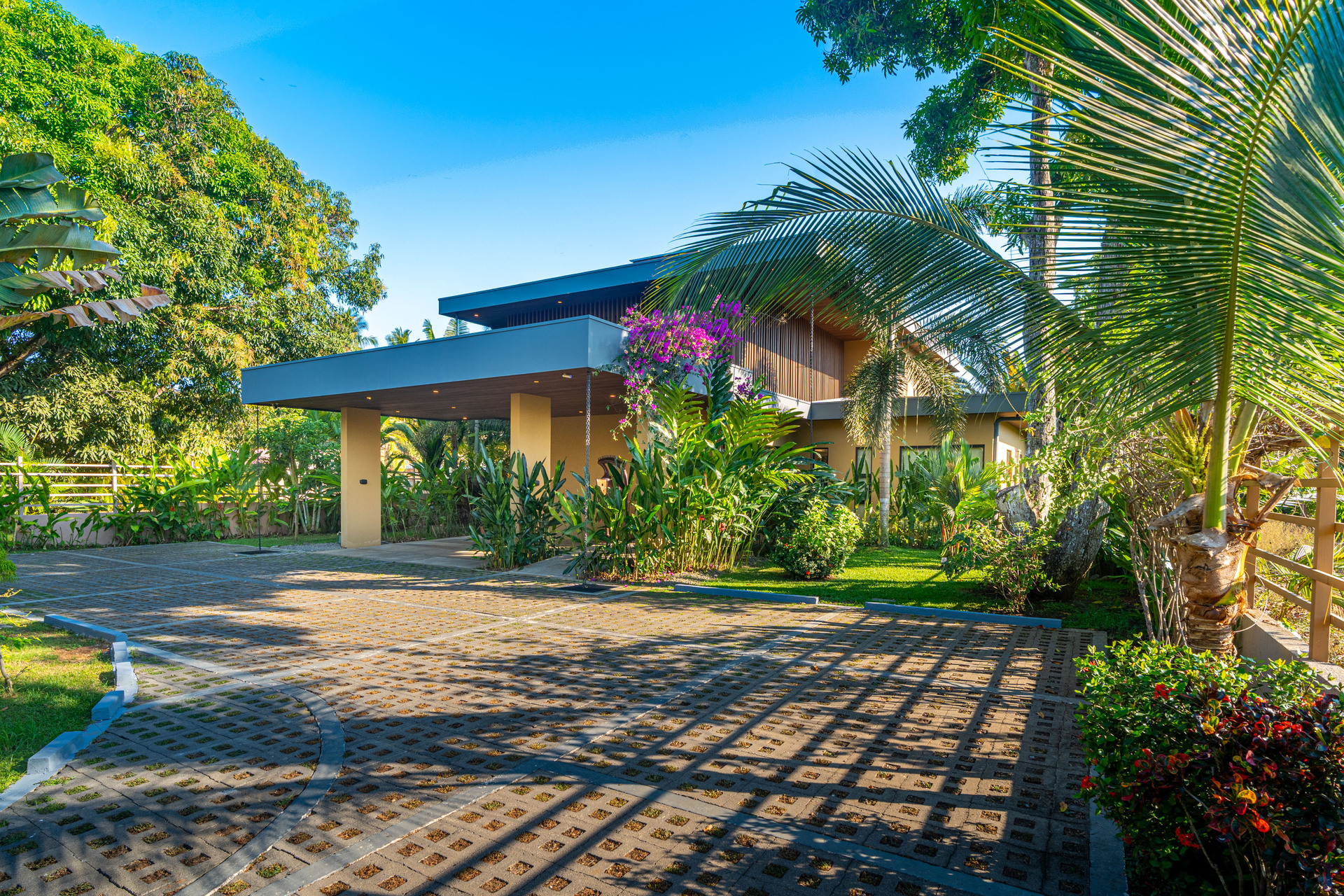 5 Star Villa Assinie – Sophisticated Beachfront Luxury