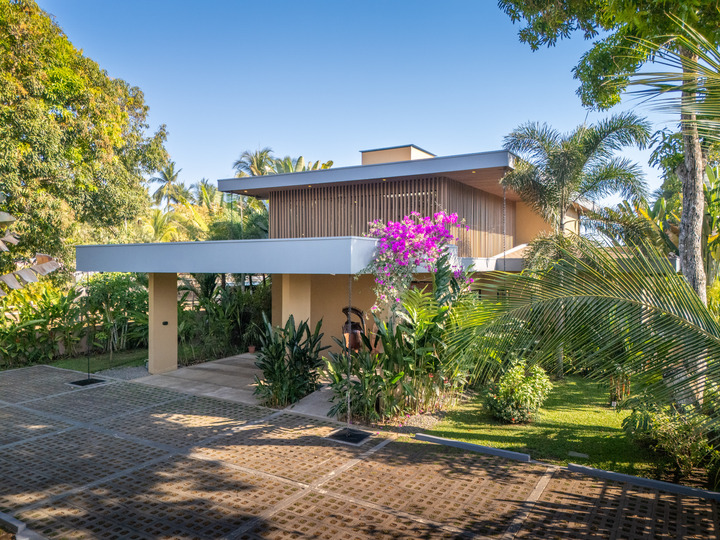 5 Star Villa Assinie – Sophisticated Beachfront Luxury
