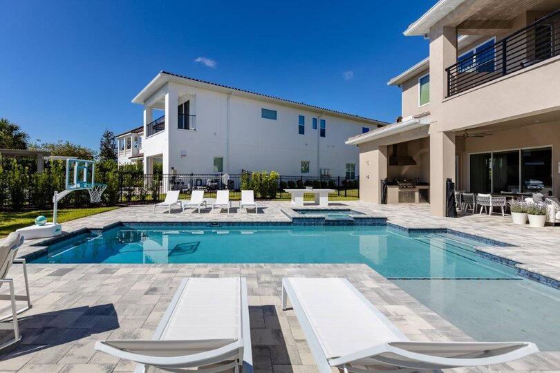 5 Star Villa Aurelius – A Golden Grand Residence