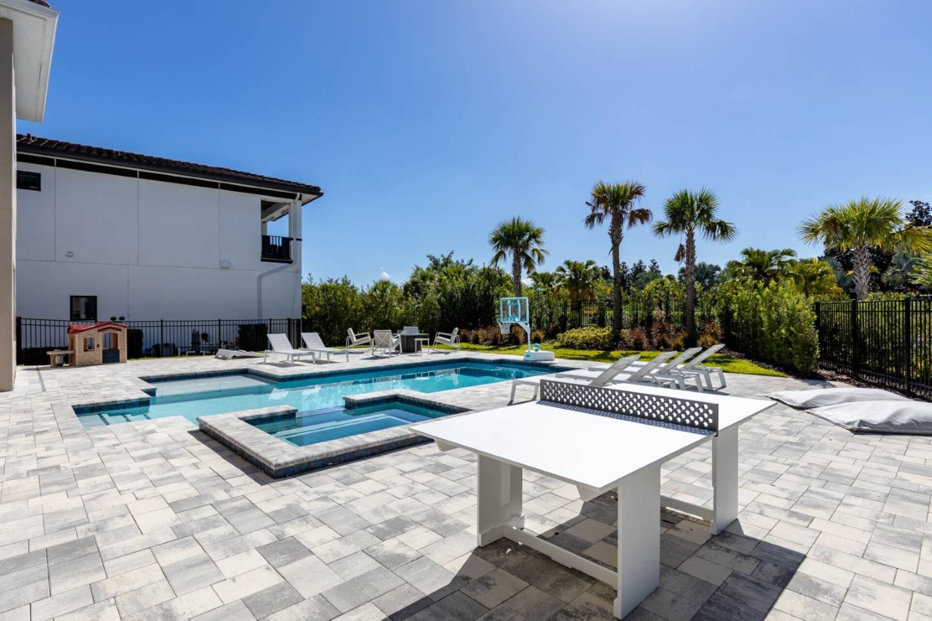 5 Star Villa Aurelius – A Golden Grand Residence