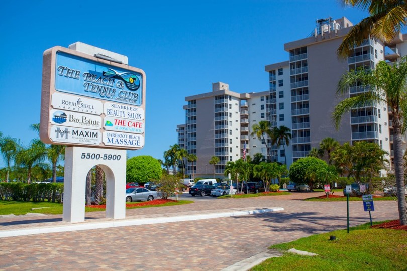 Exclusive Holiday Condo, minutes from the beach, Florida Condo 5817