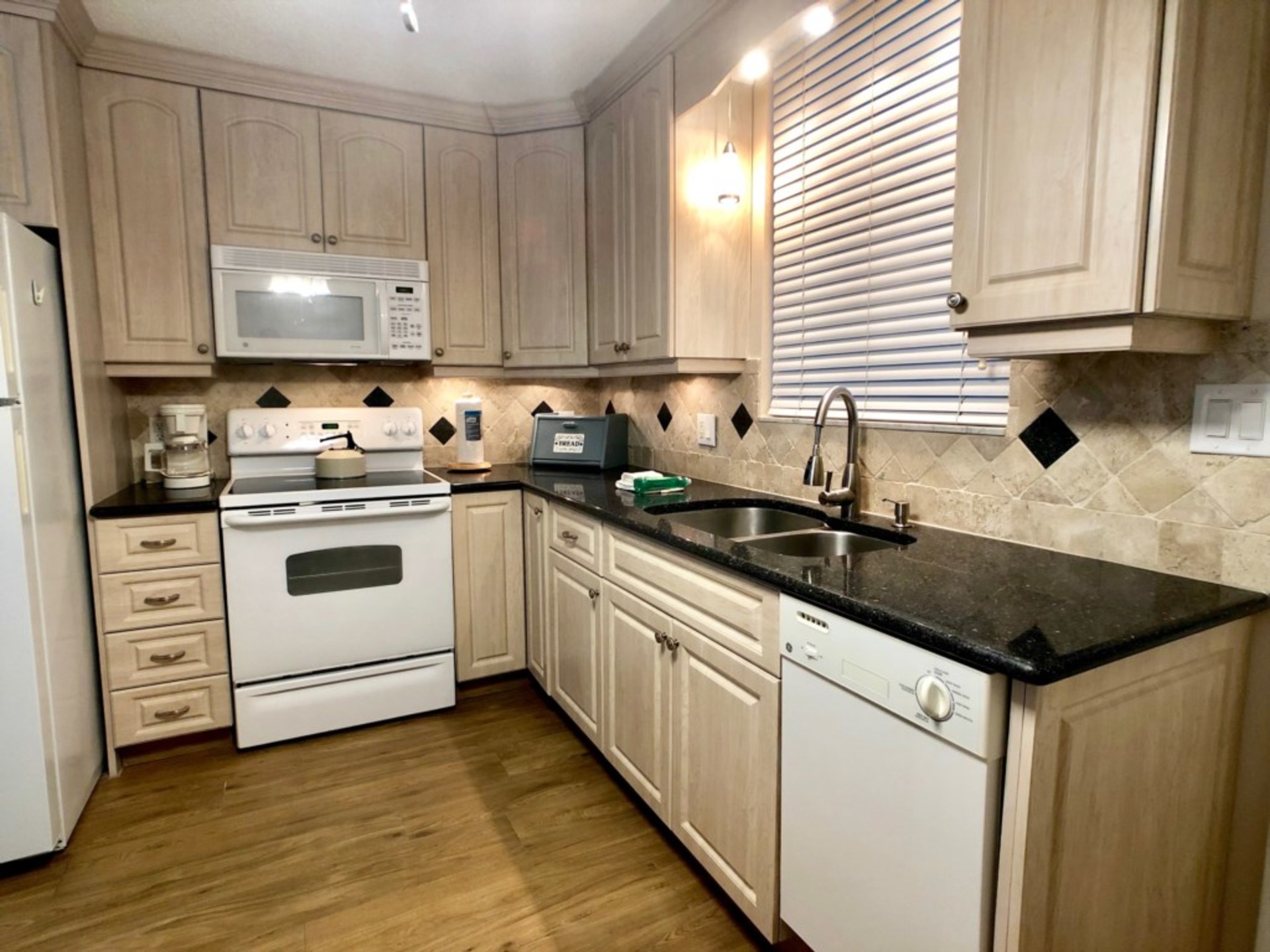 Exclusive Holiday Condo, minutes from the beach, Florida Condo 5817