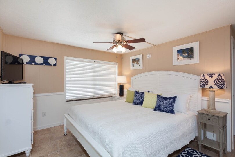 Luxury Contemporary Style Cottage on Beachy Vacation, Florida Cottage 5968