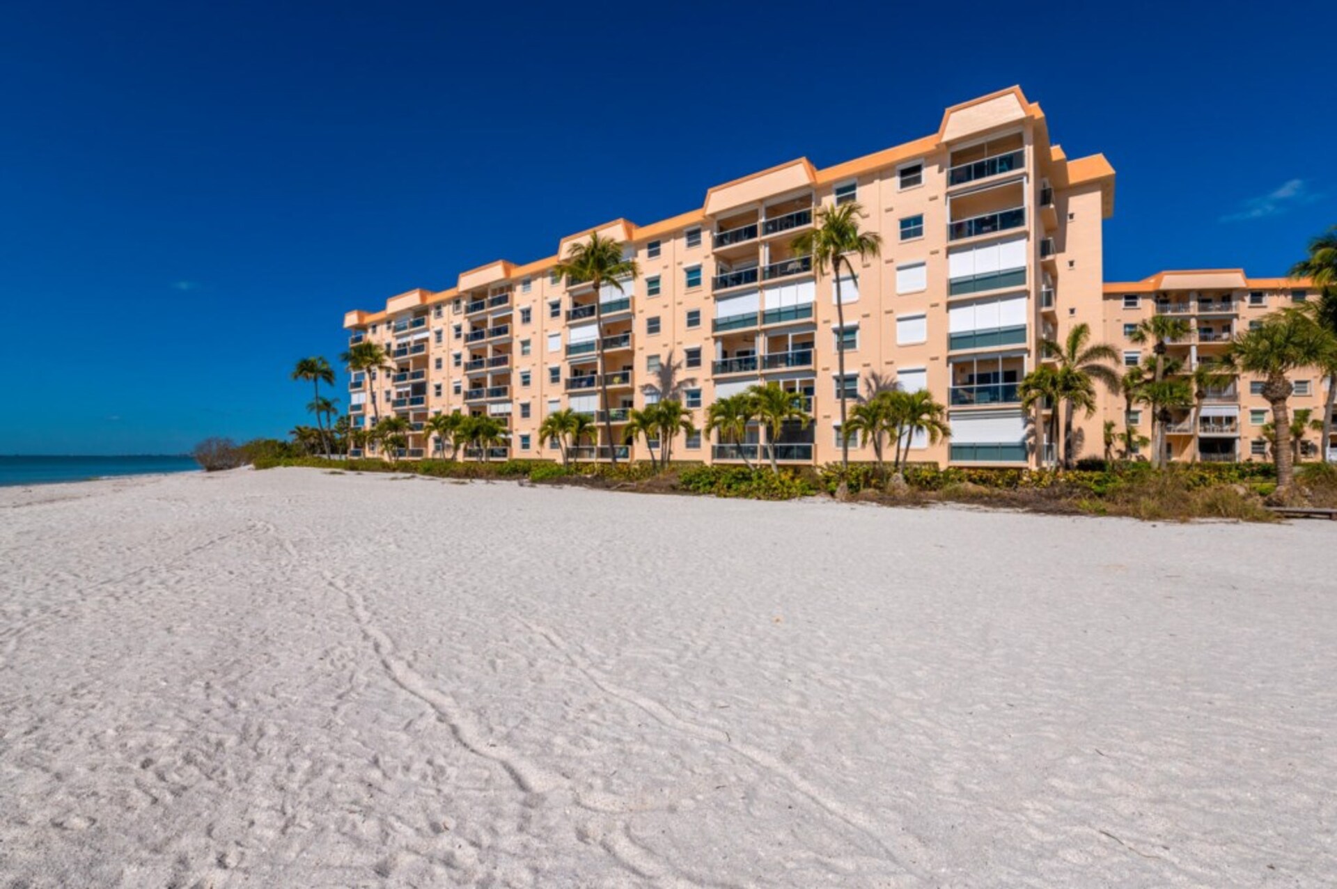 5 Star Condo in one of the most Prestigious Areas in Leonardo Arms, Florida Condo 5950