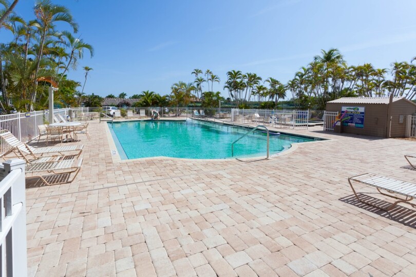 Exclusive Holiday Condo on Bonita Beach, minutes from Disney, Florida Condo 5927