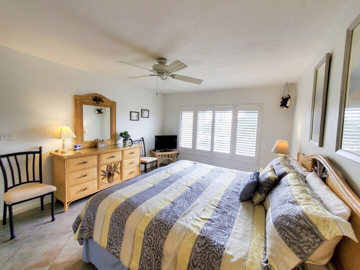 Exclusive Condo in One of most Prestigious Resorts, Santa Maria Harbor Resort, Florida Condo 5929