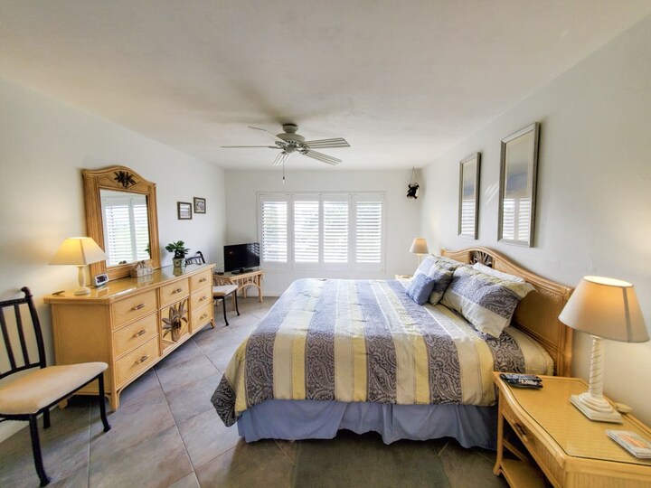 Exclusive Condo in One of most Prestigious Resorts, Santa Maria Harbor Resort, Florida Condo 5929