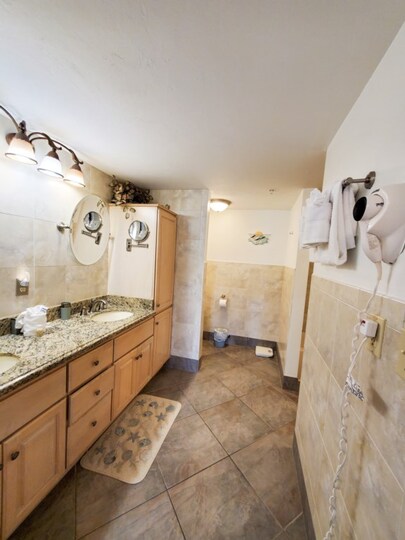 Exclusive Condo in One of most Prestigious Resorts, Santa Maria Harbor Resort, Florida Condo 5929